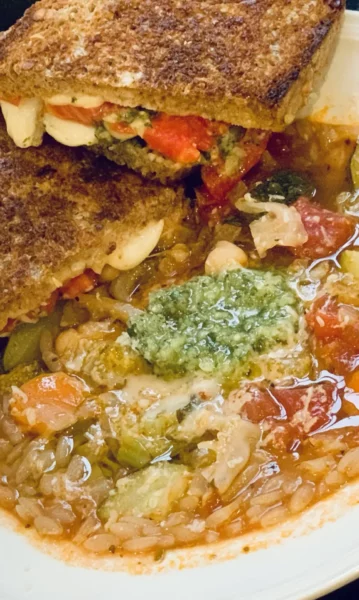 Grilled Cheese with Tomatoes and Pesto